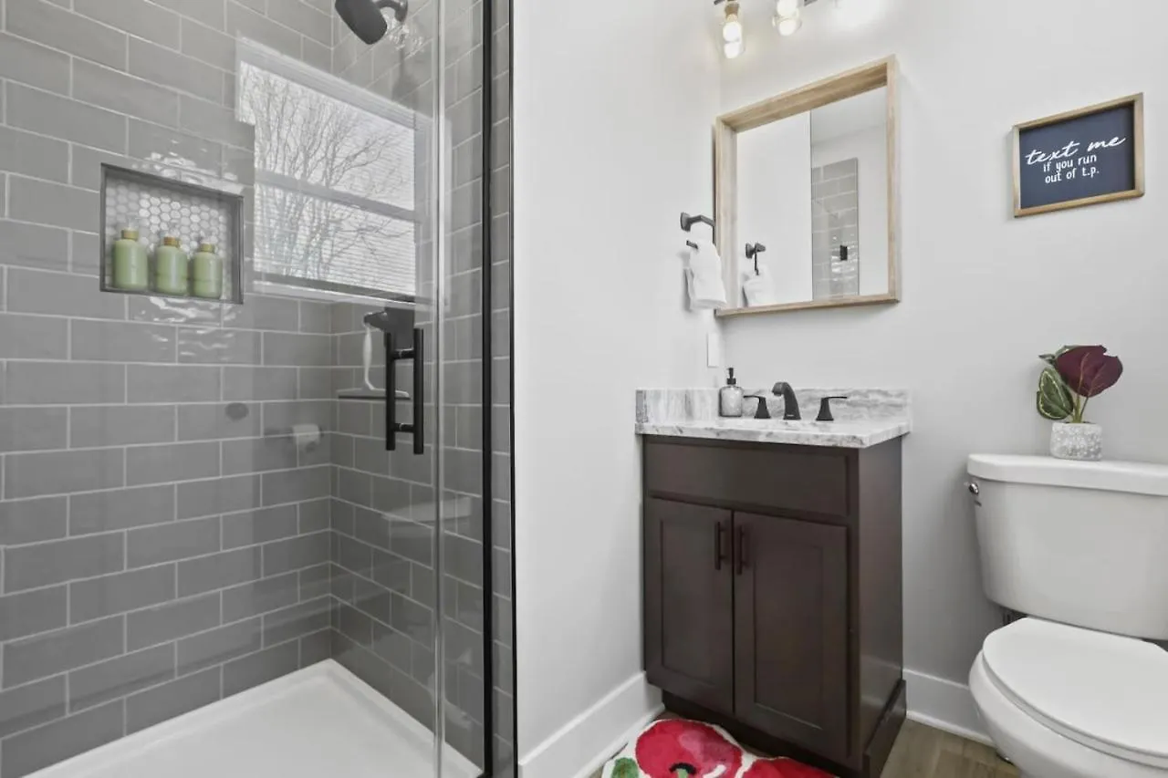 Massive Home Downtown With Hot Tub Columbus