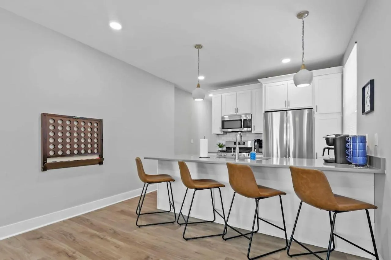 Massive Home Downtown With Hot Tub Columbus